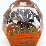 Skleněné těžítko s nachovými květy Skleněné těžítko s nachovými květy