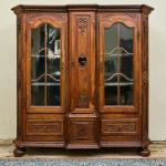 Vyřezávaná lutyšská dubová knihovna z 19. století  Vyřezávaná lutyšská dubová knihovna z 19. století