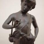 Bronzová socha chlapce s flétnou podle Augusta Mor Bronzová socha chlapce s flétnou podle Augusta Mor