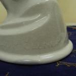 Bílá glazovaná soška Bílá glazovaná soška