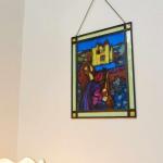 Závěsná vitráž s rytířským motivem a hradem  Závěsná vitráž s rytířským motivem a hradem