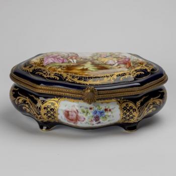 89. Bonboniéra v rokokovém stylu 89. Bonboniéra v rokokovém stylu