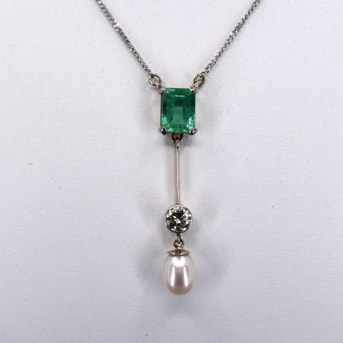 Bílozlatý kolier s briliantem, smaragdem a perlou Bílozlatý kolier s briliantem, smaragdem a perlou