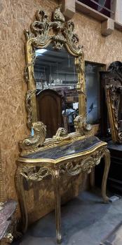 Zámecké zrcadlo v rokokovém stylu Zámecké zrcadlo v rokokovém stylu