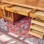 Starožitný psací stůl z dubu velký Starožitný psací stůl z dubu velký