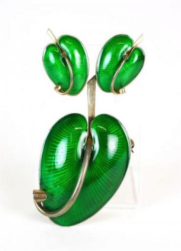 Stříbrná souprava, Brož a náušnice Stříbrná souprava, Brož a náušnice