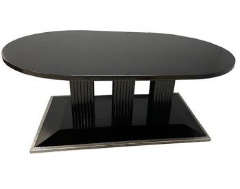 Původní oválný stůl z doby kolem roku 1900 Původní oválný stůl z doby kolem roku 1900