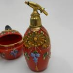 Zlacená souprava: Dóza, flakon a karafa Zlacená souprava: Dóza, flakon a karafa