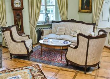 Vyřezávaná starožitná sedací souprava Ludvík XV Vyřezávaná starožitná sedací souprava Ludvík XV