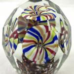 Těžítko s pěti pruhovanými květy Těžítko s pěti pruhovanými květy