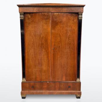 Dvoudvéřová skříň Dvoudvéřová skříň