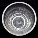 Sklenička na kulaté masivní patce, broušená Sklenička na kulaté masivní patce, broušená