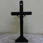 Porcelánový Ježíš Kristus na dřevěném kříži Porcelánový Ježíš Kristus na dřevěném kříži