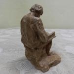 Keramická plastika ”muž s knihou”, značeno Keramická plastika ”muž s knihou”, značeno