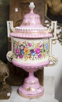 Porcelánové vázy s víčky Porcelánové vázy s víčky