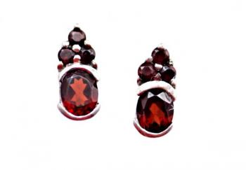 Stříbrné náušnice pecičky s červenými kameny Stříbrné náušnice pecičky s červenými kameny