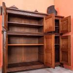 Starožitná drásaná kredenc z 19. století. Dub Starožitná drásaná kredenc z 19. století. Dub