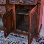 Anglický příborník s velkým zrcadlem – ručně vyřez Anglický příborník s velkým zrcadlem – ručně vyřez