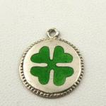 Stříbrný medailon se čtyřlístkem Stříbrný medailon se čtyřlístkem