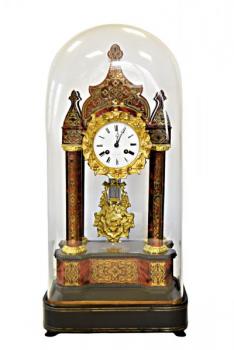 Hodiny de Boulle čtyřsloupkové pod sklem Hodiny de Boulle čtyřsloupkové pod sklem