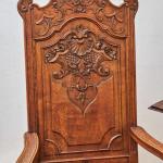 Křeslo HERVE z masivního dubu s bohatou řezbou Křeslo HERVE z masivního dubu s bohatou řezbou