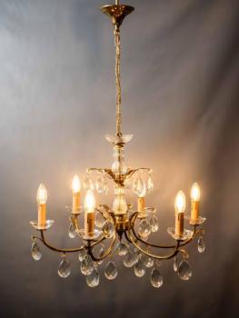 Mosazný lustr s křišťálovými ověsy Mosazný lustr s křišťálovými ověsy