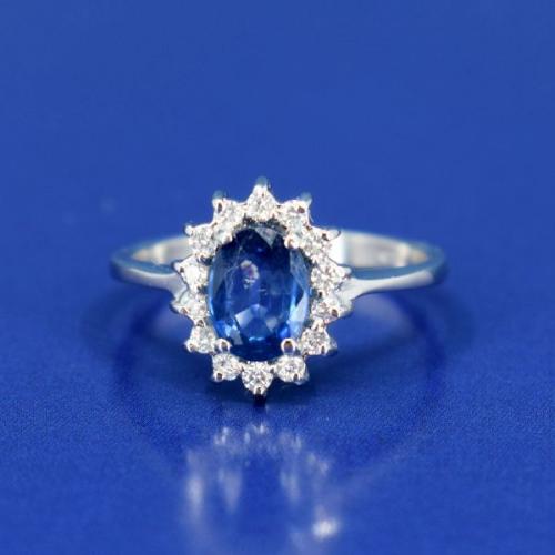 Au 750/1000/ 2,65 g, brilliant cut diamonds 0,14 ct Au 750/1000/ 2,65 g, brilliant cut diamonds 0,14 ct