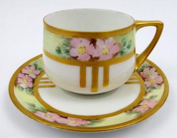 Secesní šálek s šípkovými růžemi - Rosenthal Secesní šálek s šípkovými růžemi - Rosenthal