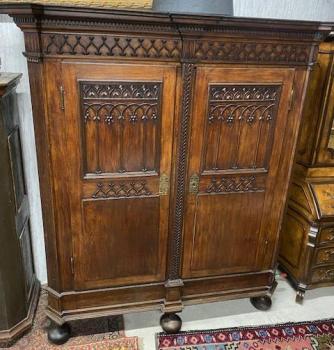 Novogotická skřín  Novogotická skřín