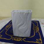 Bílá porcelánová váza Bílá porcelánová váza