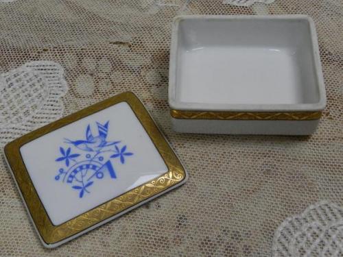Porcelánová dóza s ptáčkem - Březová Porcelánová dóza s ptáčkem - Březová