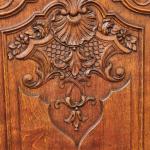 Křeslo HERVE z masivního dubu s bohatou řezbou Křeslo HERVE z masivního dubu s bohatou řezbou