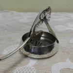 Tepaný popelník na doutníky, opice Tepaný popelník na doutníky, opice