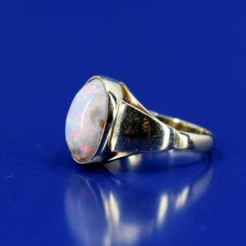 Zlatý prsten s opálem Zlatý prsten s opálem