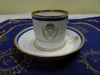 Porcelánový hrnek s podšálkem - Vídeň, 1818 Porcelánový hrnek s podšálkem - Vídeň, 1818