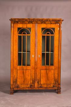 Biedermeierová knihovna Biedermeierová knihovna