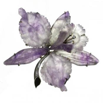 Zlatá brož ve tvaru květiny Zlatá brož ve tvaru květiny