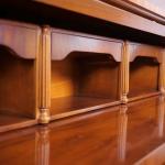 Intarzovaný sekretář s knihovnou a psací deskou Intarzovaný sekretář s knihovnou a psací deskou