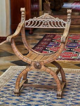 Starožitné křeslo Dagobert Starožitné křeslo Dagobert