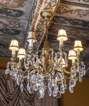 142. Křišťálový lustr v barokním stylu 142. Křišťálový lustr v barokním stylu