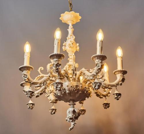 Osmiramenný porcelánový lustr Neapol Capodimonte Osmiramenný porcelánový lustr Neapol Capodimonte