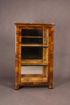 Biedermeier vitrína 1830 Biedermeier vitrína 1830