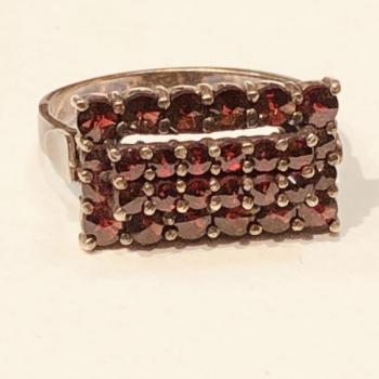 Granátový prsten Granátový prsten