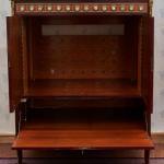 Televizní skříň s mramorovou deskou  Televizní skříň s mramorovou deskou