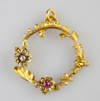 Zlatý přívěsek s diamanty a rubínkem Zlatý přívěsek s diamanty a rubínkem