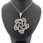 STŘÍBRNÝ NÁHRDELNÍK - KVĚTINA S PERLIČKAMI STŘÍBRNÝ NÁHRDELNÍK - KVĚTINA S PERLIČKAMI