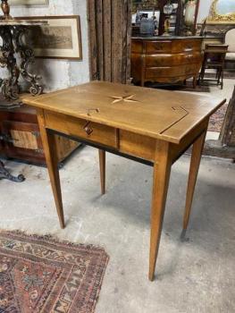 Barokní stolek se zásuvkou  Barokní stolek se zásuvkou