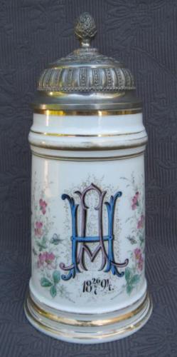 Korbel s monogramem, s průsvitkou, dat. 1894 Korbel s monogramem, s průsvitkou, dat. 1894