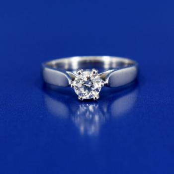 Bílozlatý prsten s briliantem 0,60 ct Bílozlatý prsten s briliantem 0,60 ct