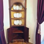 Párové rohové skříně starožitné Párové rohové skříně starožitné